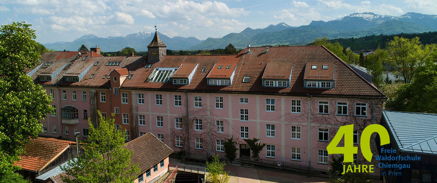 Hauptgebäude der Freien Waldorfschule Chiemgau von Norden