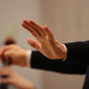 Schulkonzert, Hand des Dirigenten