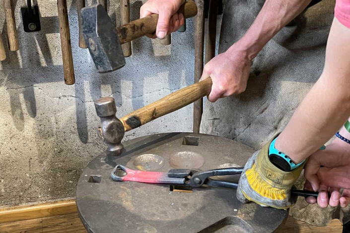 Tag der offenen Tür - Schmieden eines Flaschenöffners