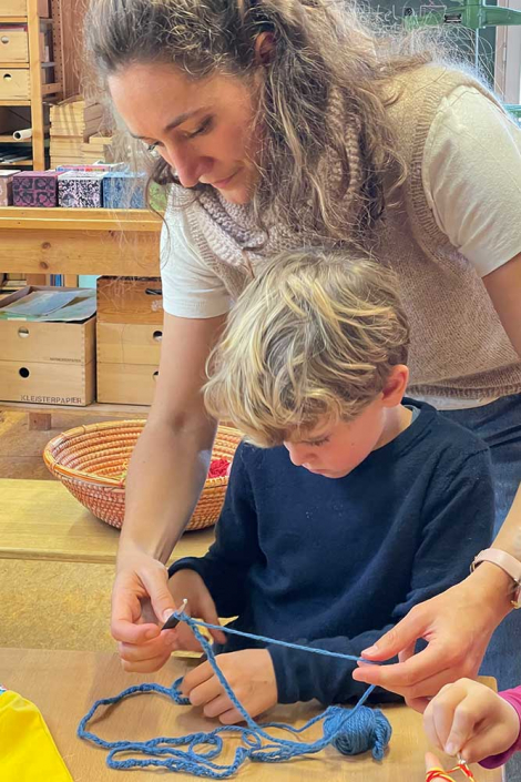 Tag der offenen Tür - Handarbeit in den zweiten Klassen