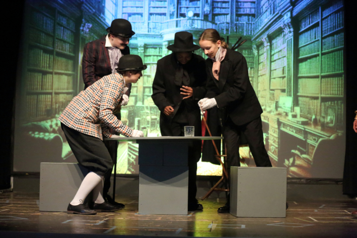 Klassenspiel 8b - In 80 Tagen um die Welt