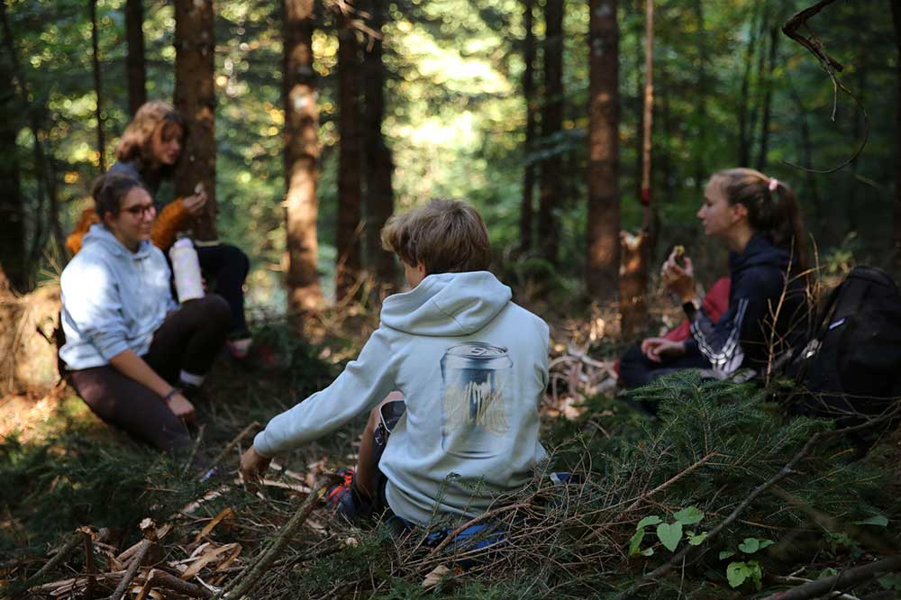 0Q9A3683 Forstpraktikum, Mittagspause im Wald